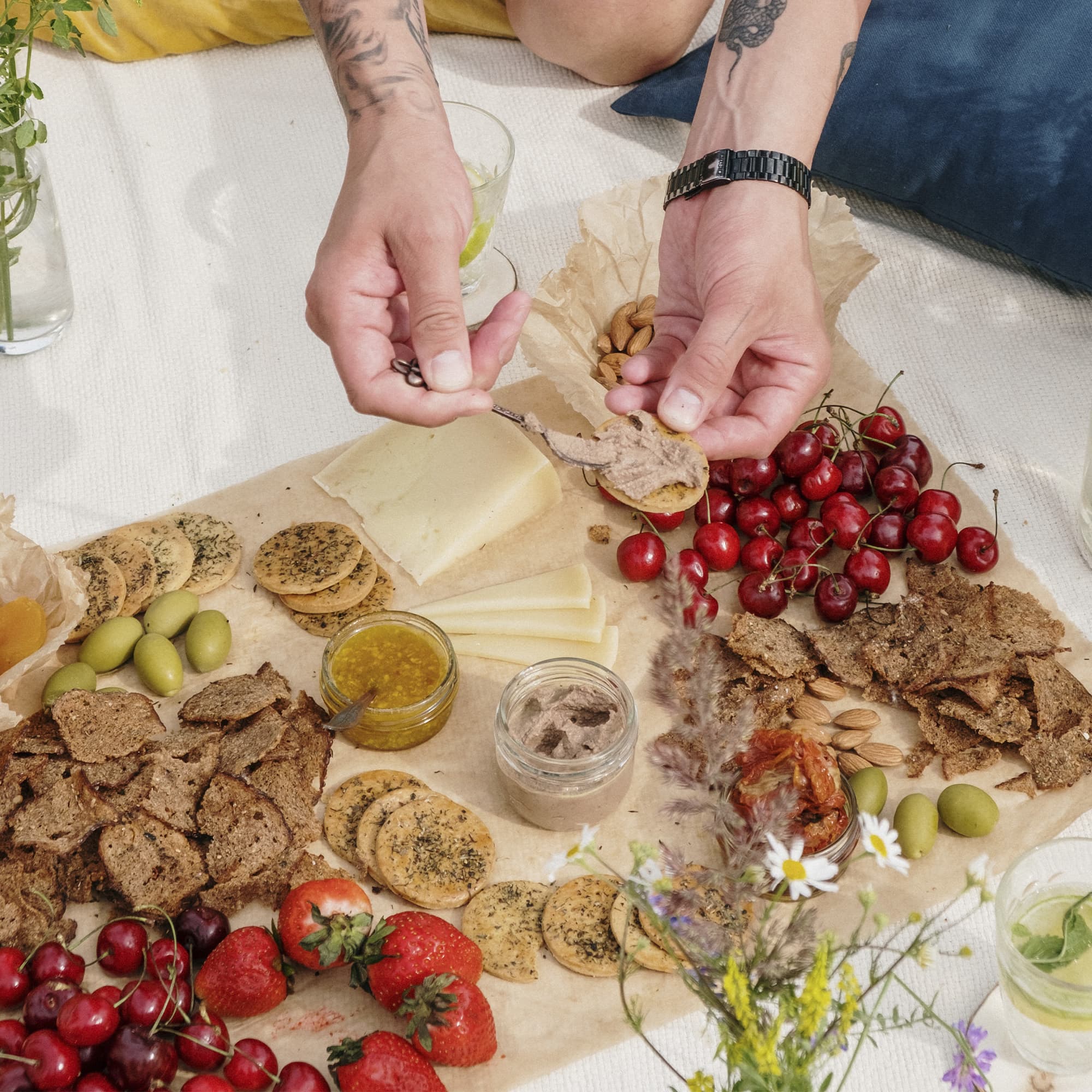 Embark on a Mystery Picnic in Seattle with AmazingCo! On this self-guided foodie adventure, you will solve clues to collect gourmet picnic treats and discover a hidden, picturesque picnic spot away from the crowds.