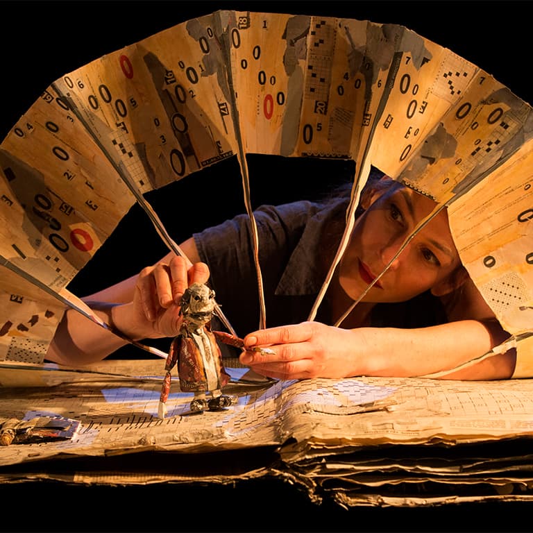 Festival Titirimundi: Teatros. Les Anges au Plafond. El grito cotidiano 1