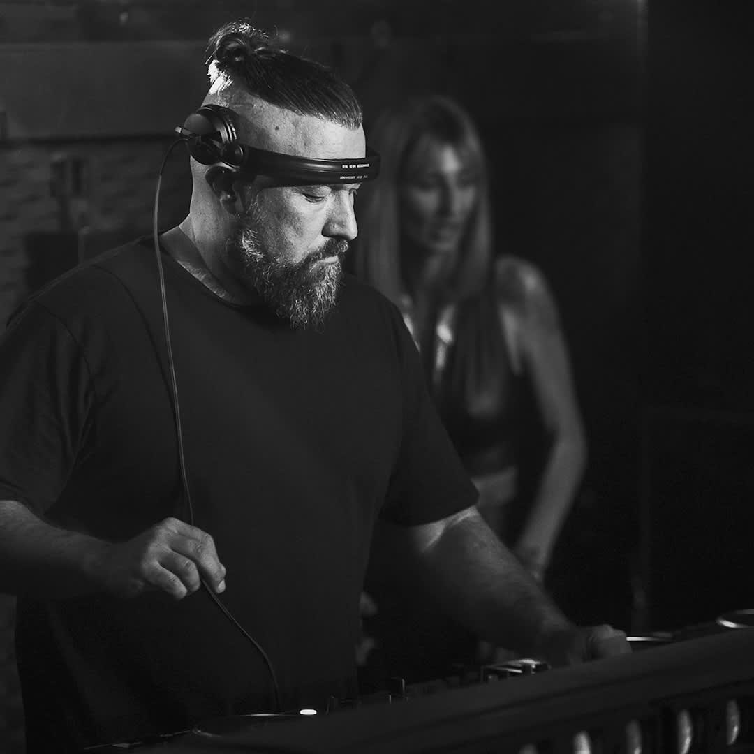 LA RESISTENCIA by Raúl Ortiz en Fabrik LA RESISTENCIA by Raúl Ortiz en Fabrik 5