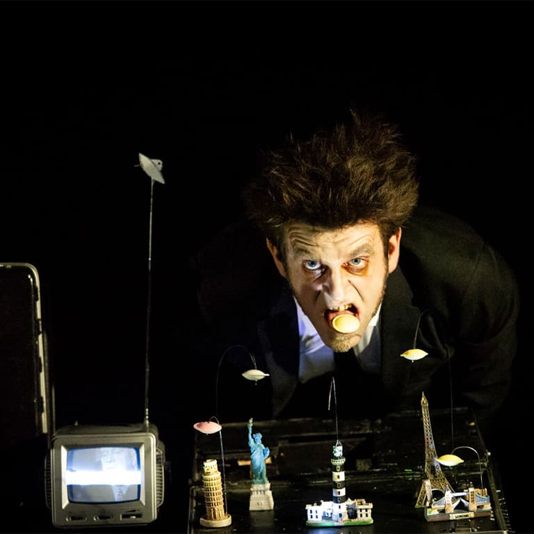 Bakélite. Invasores 1