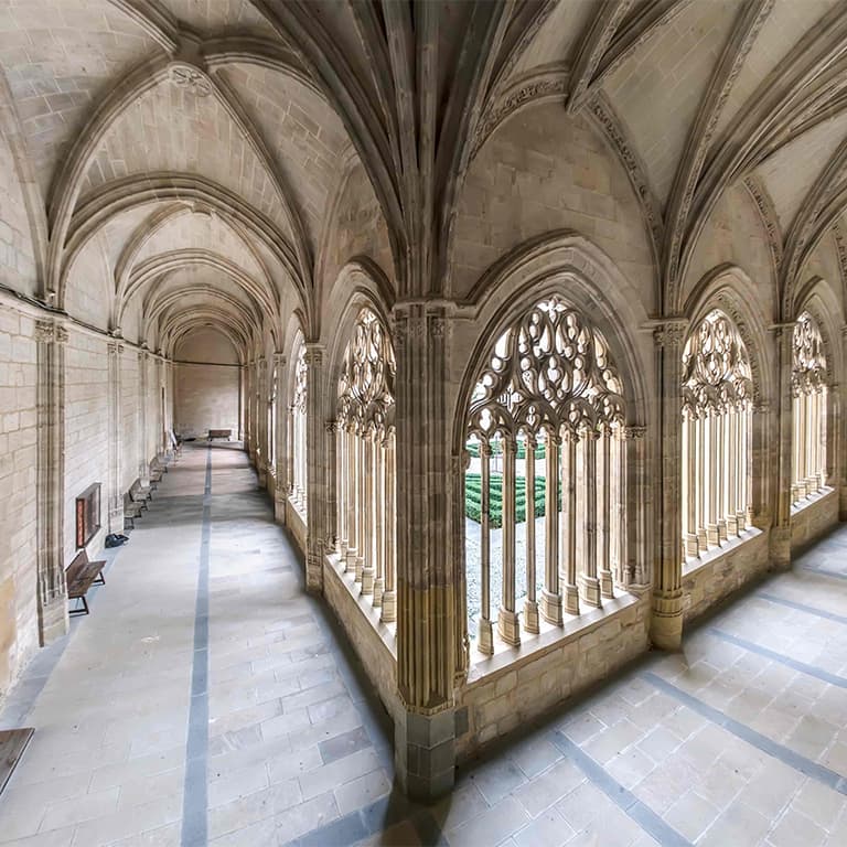 Domingos de Patrimonio: El claustro de la catedral de Segovia 1