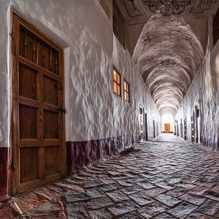 El monasterio oculto. Ruta Monástica de los Pétalos 1