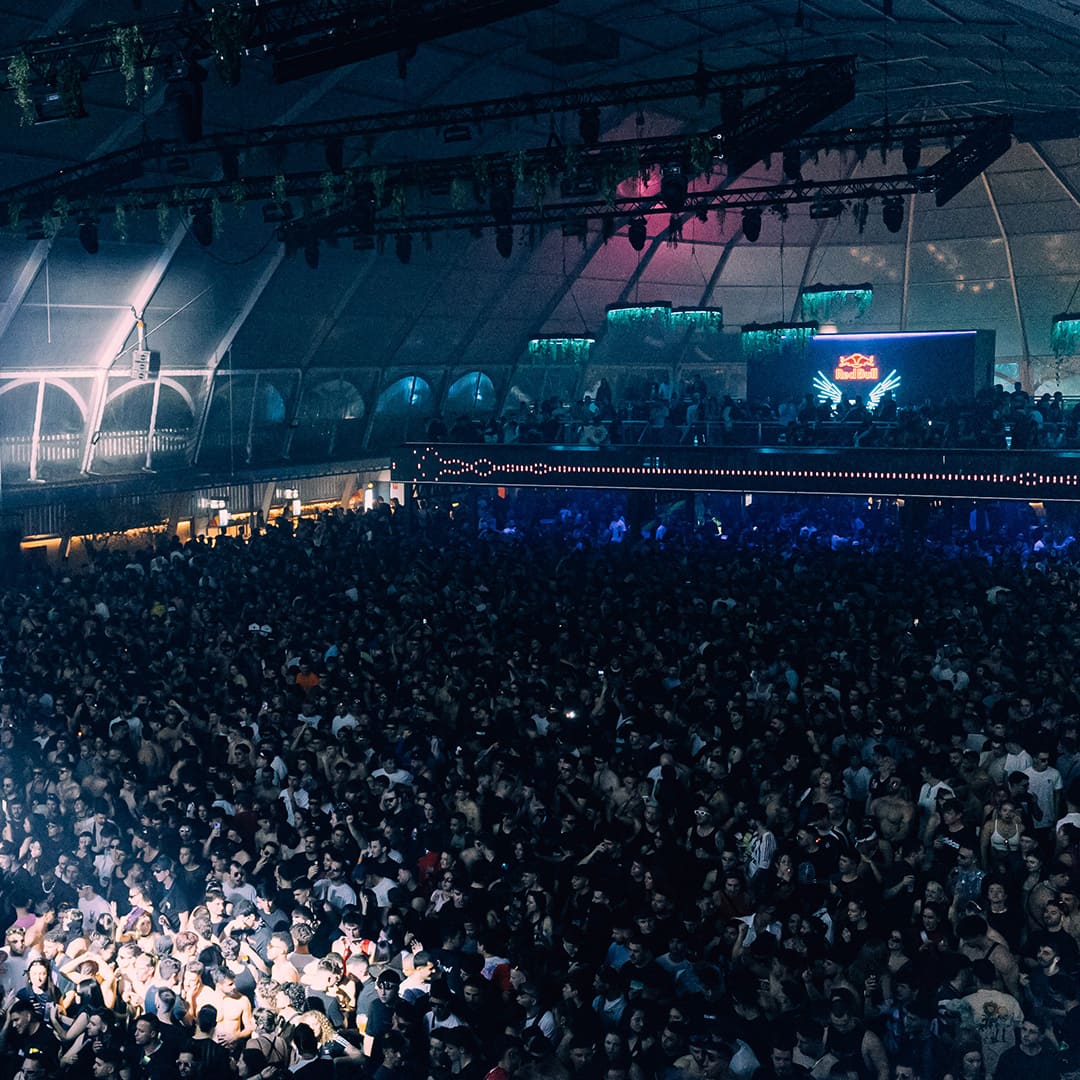 Adrián Mills all night long en FABRIK 4