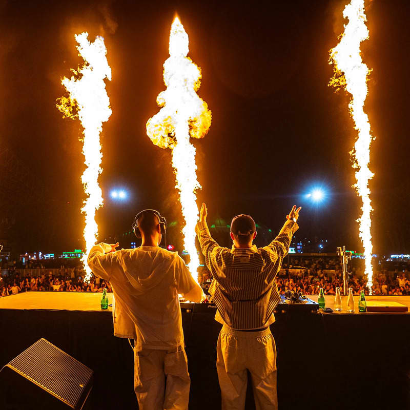 OFFLIMITS Music Festival - Shakira, Jonas Brothers, NE-YO & More 6