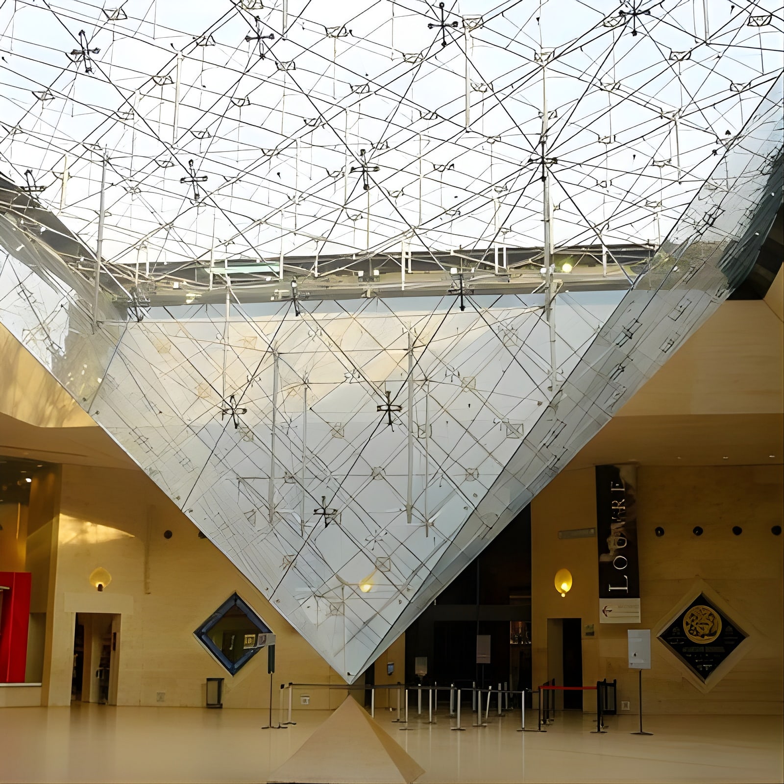 Affiche Louvre Museum Small Group Spanish Guided Tour