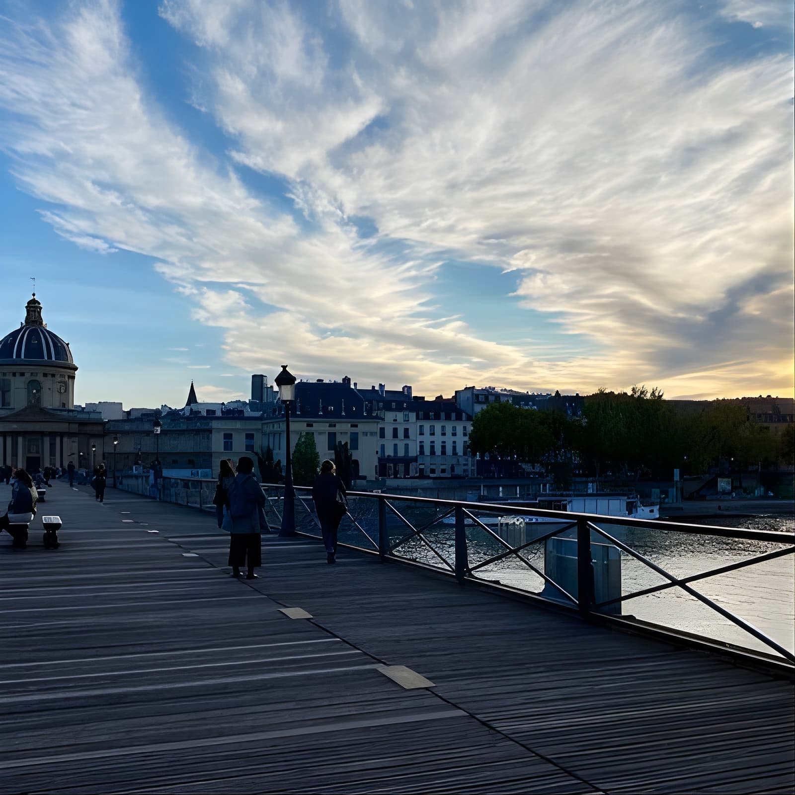 Affiche Mysteries & Legends, smartphone audioguided walking tour