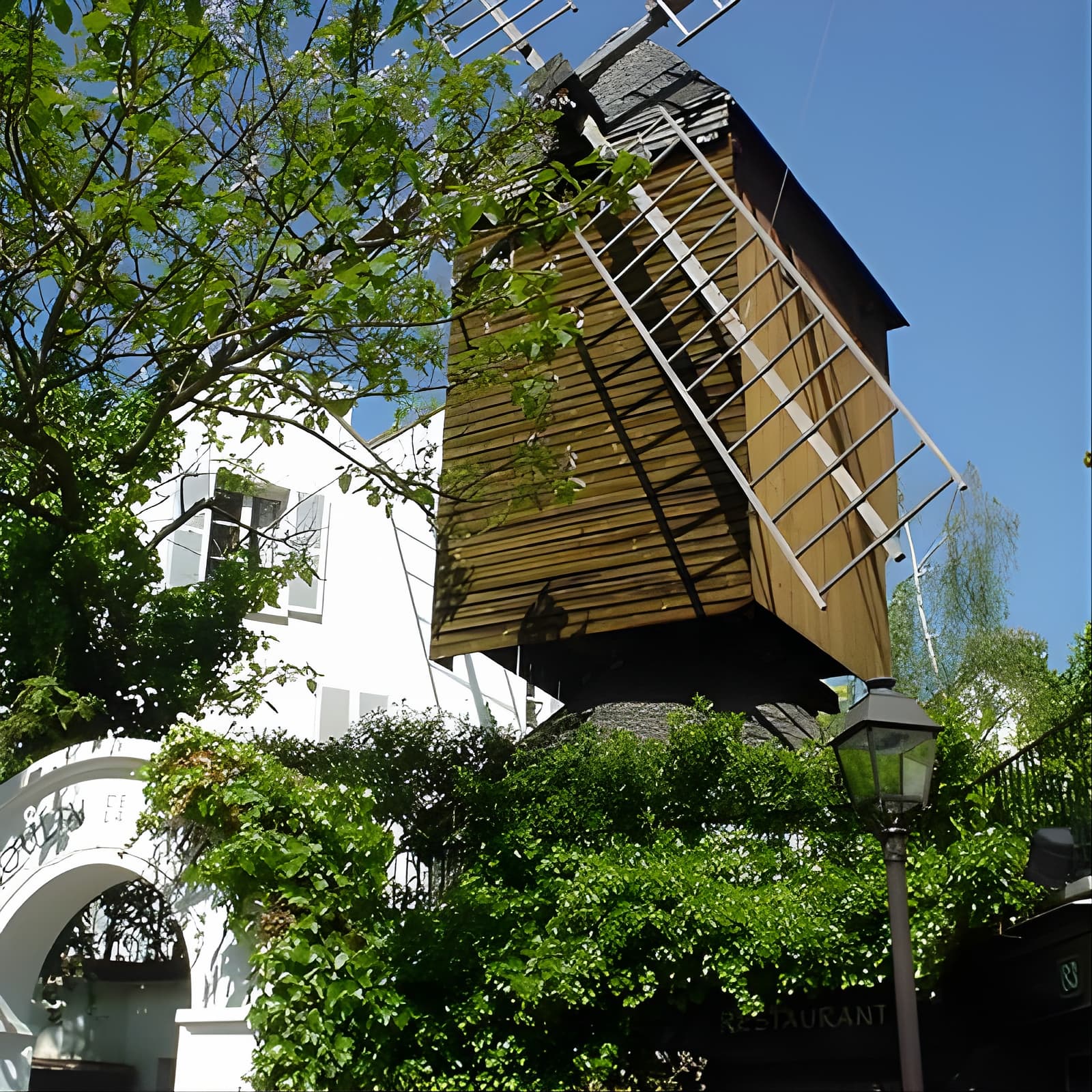 Affiche The Butte Montmartre as you have never seen.