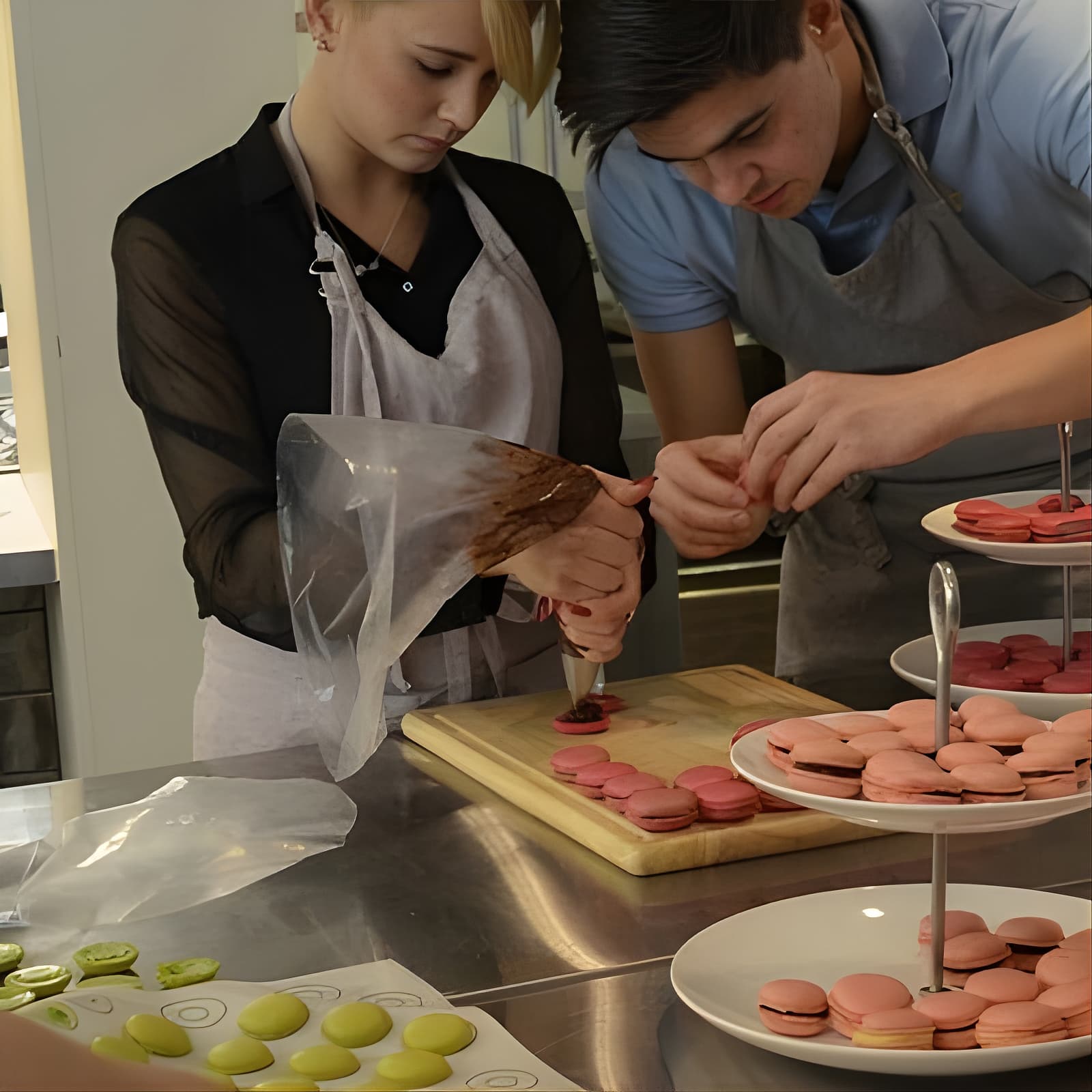 Affiche Paris Cooking Class: Learn How to Make Macarons