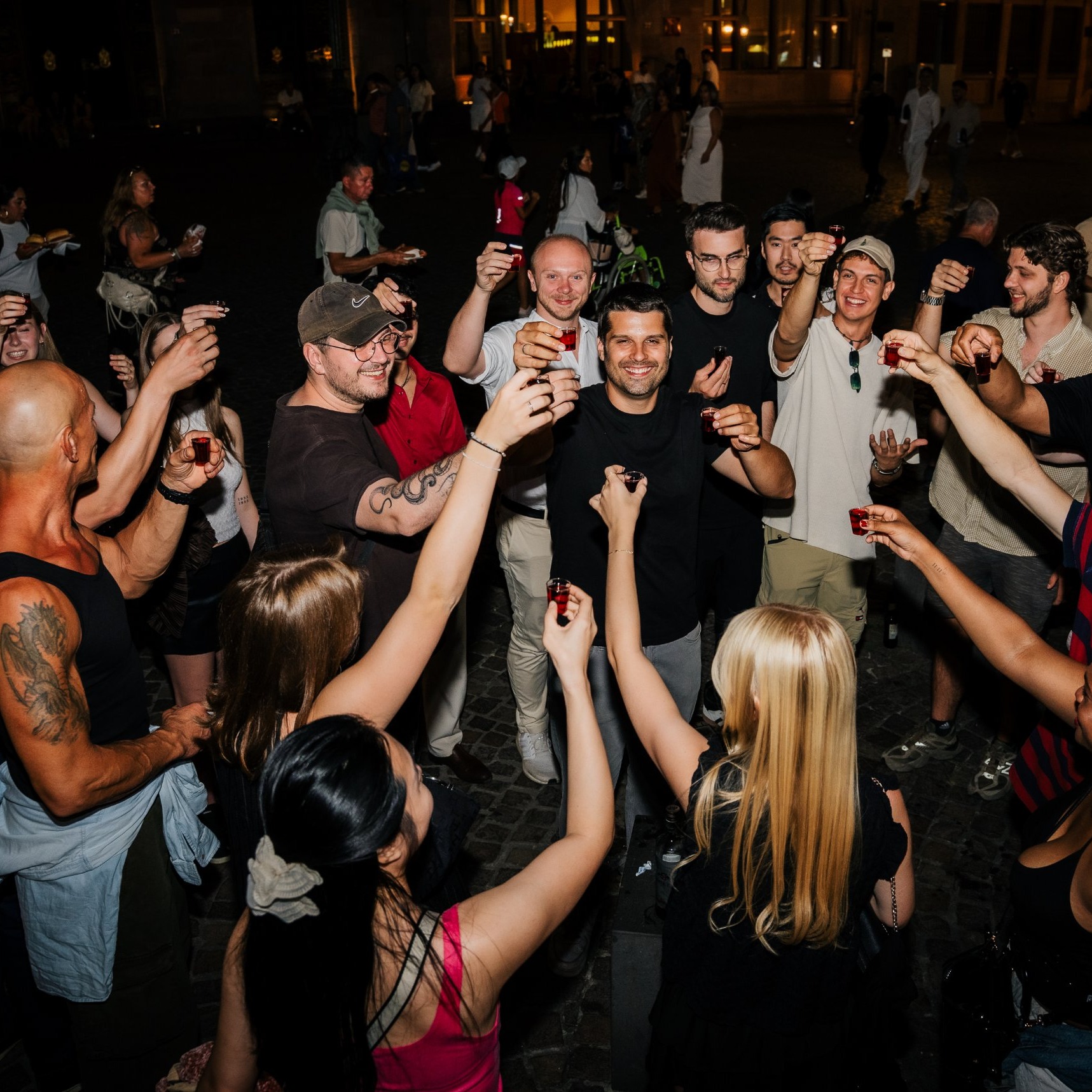 Social Night Out Berlin: 4 Stations, Shots & Club