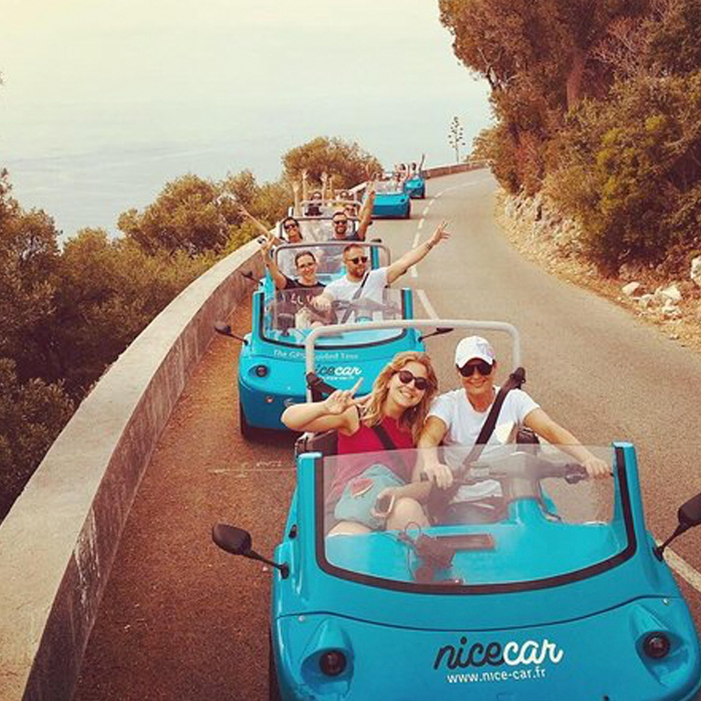 Affiche Visite autoguidée de la Riviera française en coupé miniature