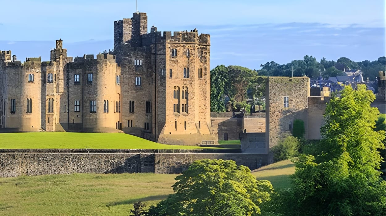 Borders And Alnwick Castle Tour From Edinburgh Edinburgh Tickets Fever