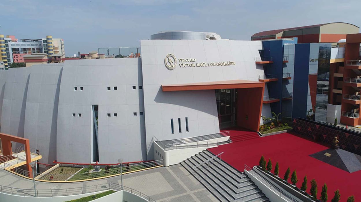 Teatro Víctor Raúl Lozano Ibáñez UPAO