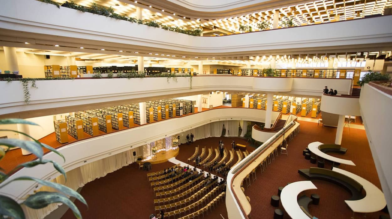Bibliothèque Publique de Toronto - La Bibliothèque de Référence à Toronto