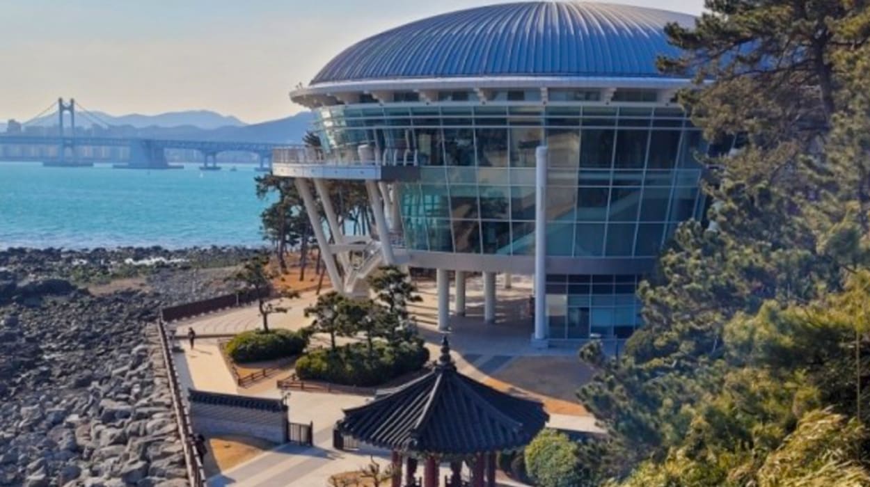 Nurimaru APEC House