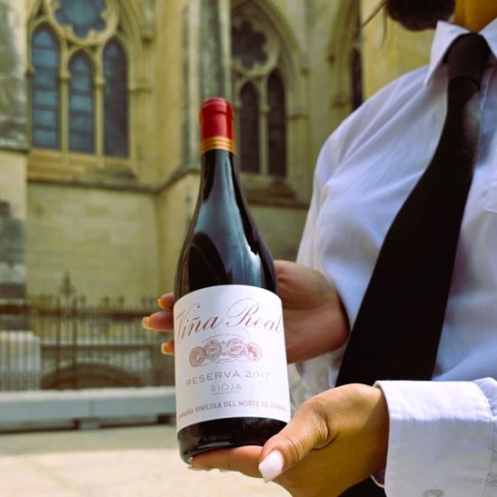 An image for the event Menú degustación para 2 + botella de Viña Real reserva con las mejores vistas a La Almudena