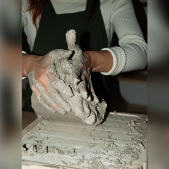 An image for the event Crea y pinta tu pieza de cerámica + copa de vino!