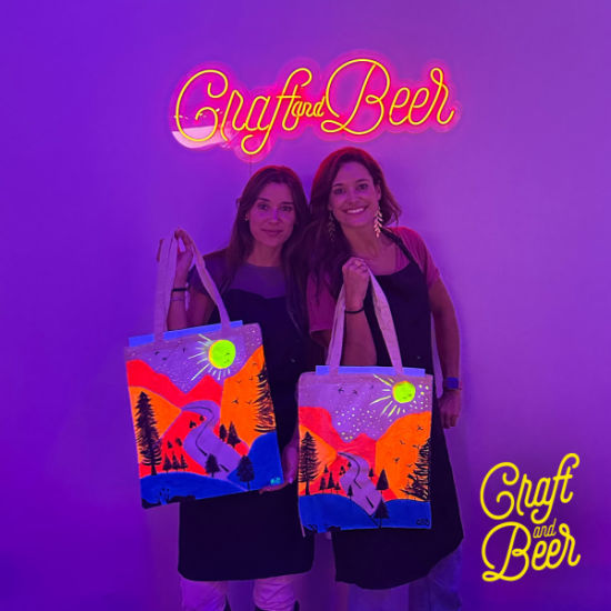 An image for the event El Vermut Creativo de Madrid: pinta tu tote bag con neón y disfruta del aperitivo en Malasaña