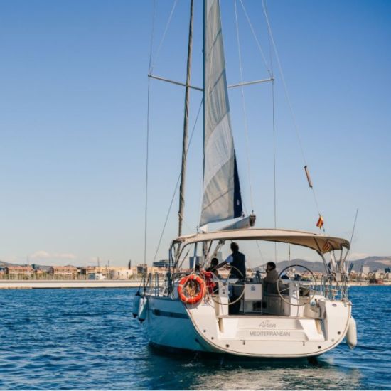 An image for the event Excursión en velero con taller de vermut