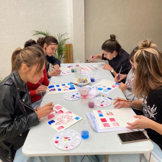 An image for the event Experiencia Inmersiva con Vino y Pintura de Fractales