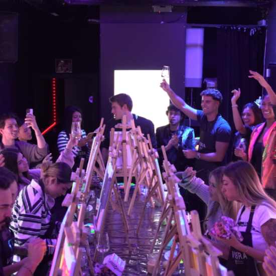 An image for the event Vi8ra Madrid (experiencia inmersiva de pintura con música y vino ilimitado)