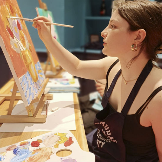 An image for the event Pintura y vermut: pinta un cuadro con vermut y pica pica