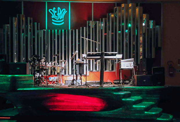 Le Roi Music Hall
