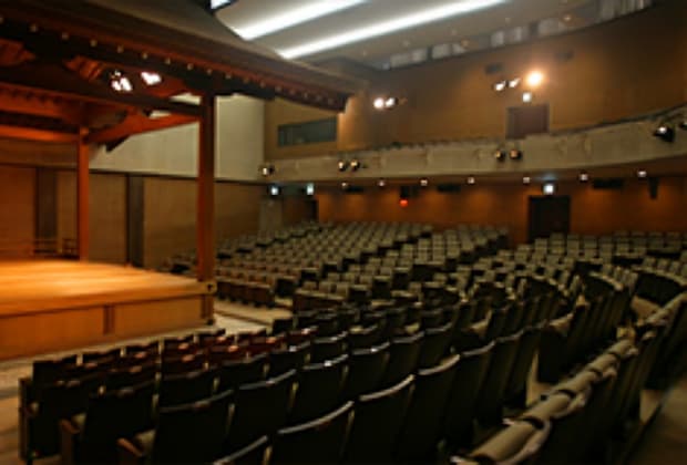 京都観世会館 能楽堂 (Kyoto Kanze Kaikan Noh Theater)