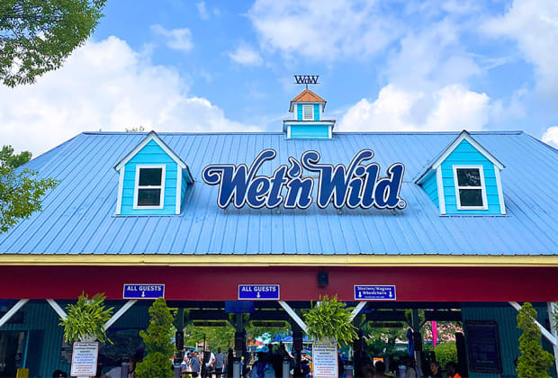 Wet 'n Wild Emerald Pointe Water Park