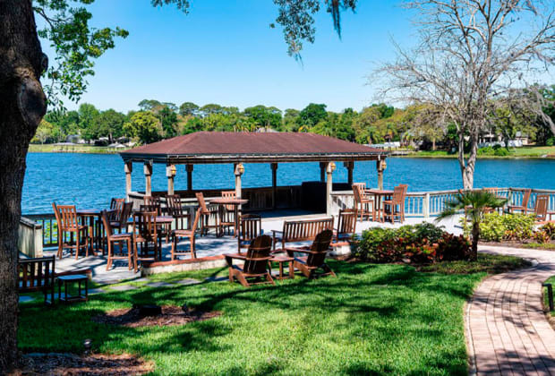 Enzo's on the Lake