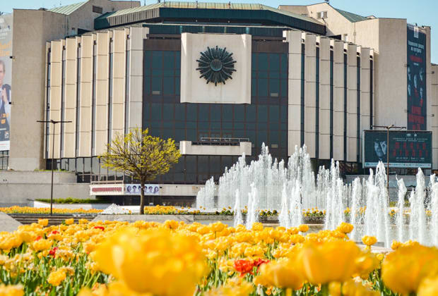 Театър Азарян