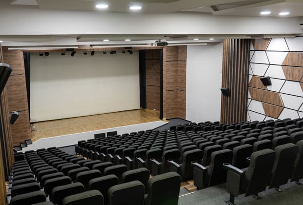 Auditorio de la Cámara de Comercio, César Gaviria T