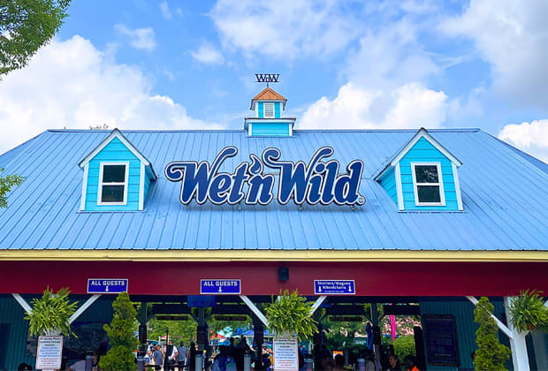 Wet 'n Wild Emerald Pointe Water Park