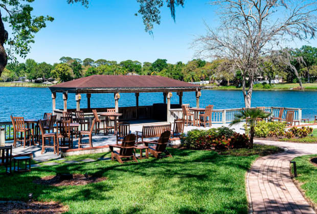 Enzo's on the Lake