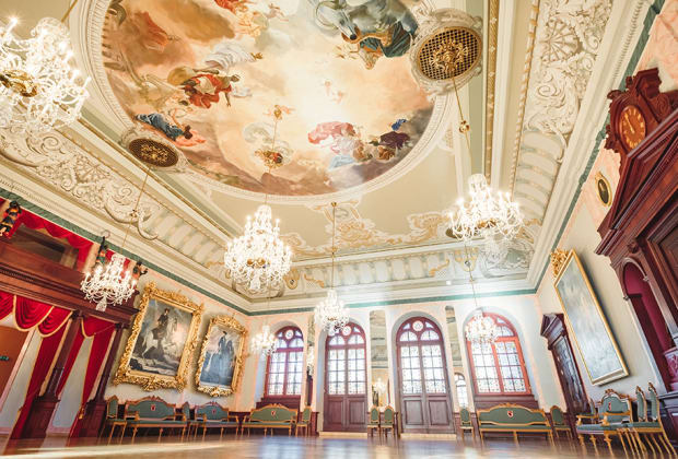 House of the Black Heads