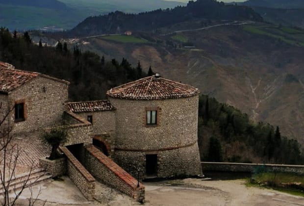 Castello Due Torri - Sala interna